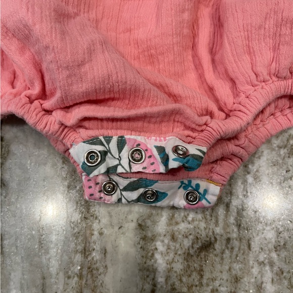 Tommy Bahama bubble romper - Picture 4 of 5